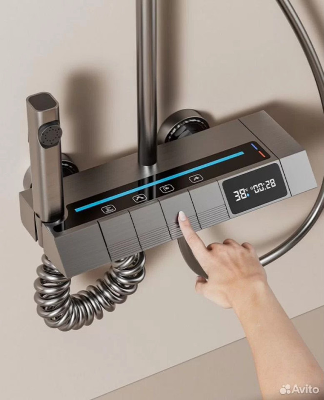 سیستم دوش مدرن با صفحه کنترل پیانویی و نورپردازی خطی LED