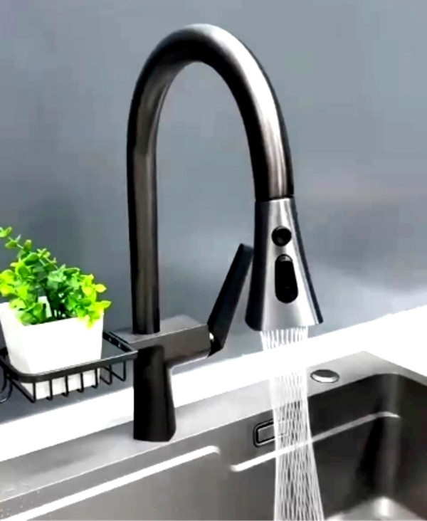 نمای نصبشده شیر شاوری در آشپزخانه ایرانی