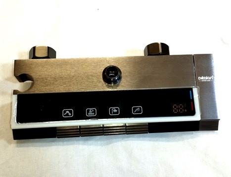 نمای نزدیک کنترل لمسی دوش SoundRain دیکالان