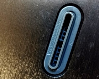 پنل کنترلی با دکمههای فشاری فلزی در دوش دیجیتال