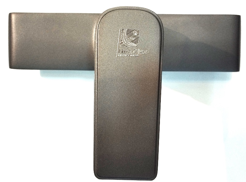 نمای نزدیک دسته اهرمی شیر توالت هوادیائو