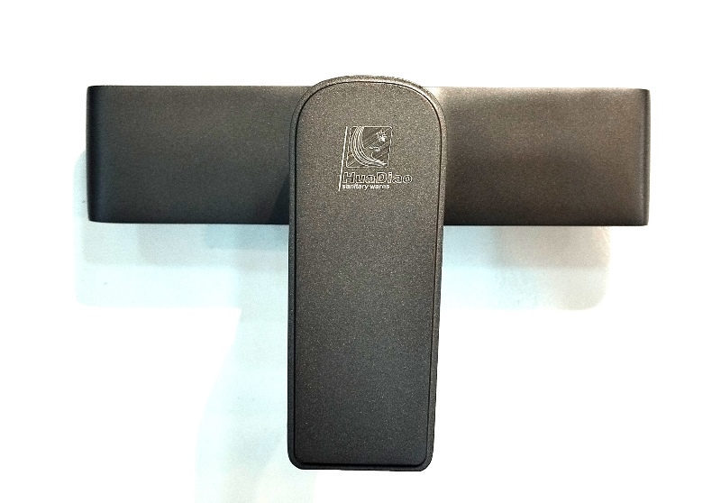 شیر توالت سرد و گرم هوادیائو EcoMix با طراحی ساده و کاربردی