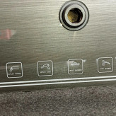 دوش پیانویی رنگ دودی مناسب حمام مدرن