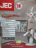 پنکه ایستاده شارژی 18 اینچ JEC با طراحی مدرن و پایه مستحکم