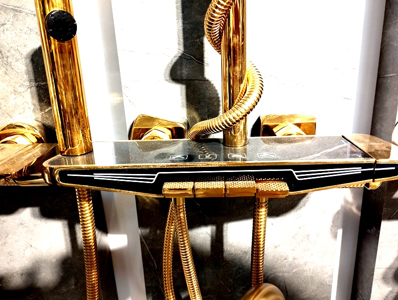 دوش هوشمند هوادیا با قابلیت چرخش ۳۶۰ درجه و چندین حالت آبپاشی