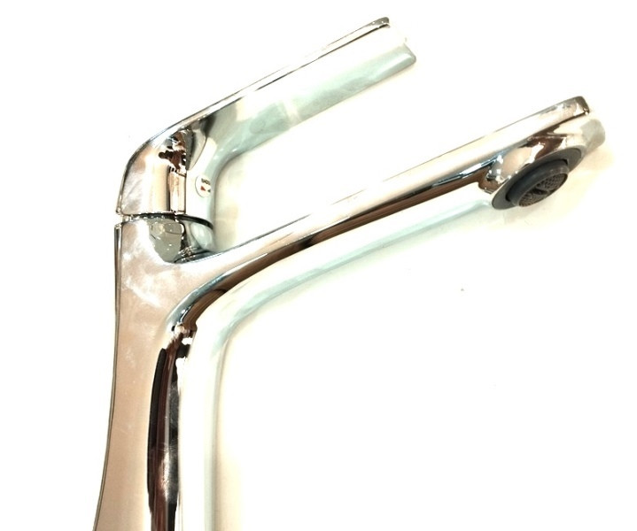 نصب و اجرای شیر روشویی هایشن در یک سرویس بهداشتی لوکس