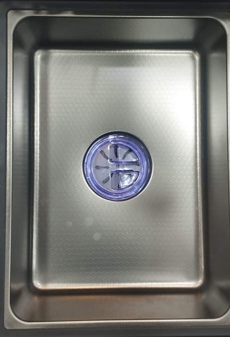 سینک آبشاری HuaDiao با نمایشگر دیجیتال و طراحی پیانویی در آشپزخانه مدرن