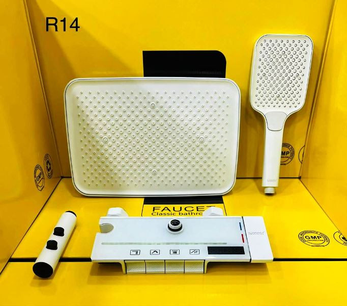 دوش حمام مدرن با نمایشگر دیجیتال