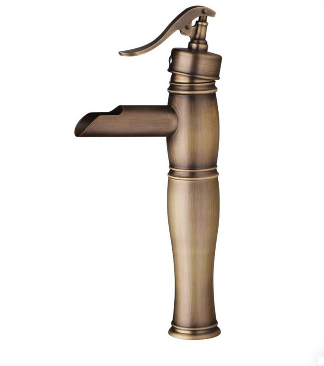 نمای نزدیک شیر روشویی بامبو با الهام از ساقه بامبو