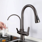 شیر ظرفشویی دوکاره شاوری دیکالان به رنگ کروم براق بر روی سینک استیل