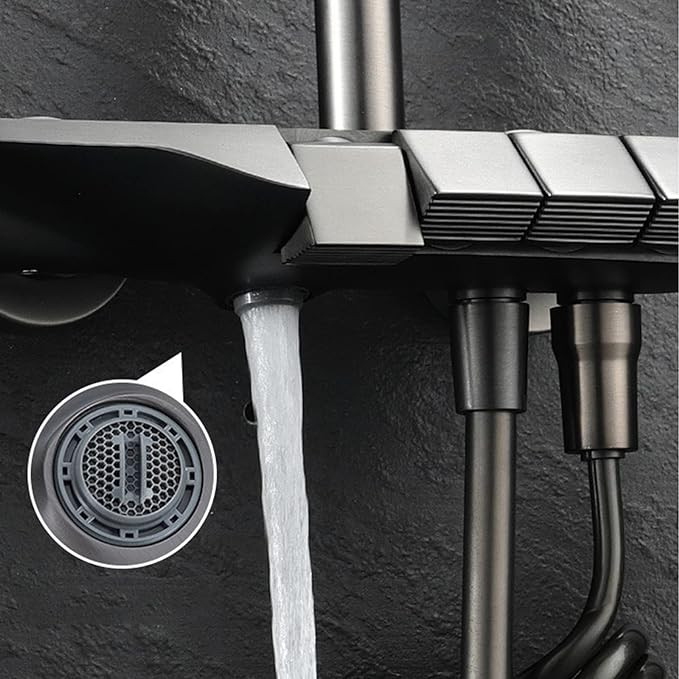 نصب شده دوش پیانویی دیکالان در یک حمام شیک و مدرن