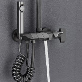 ست دوش حمام پیانویی با کلیدهای پیانویی و نازلهای چند حالته، مناسب ویلا و حمامهای لوکس.