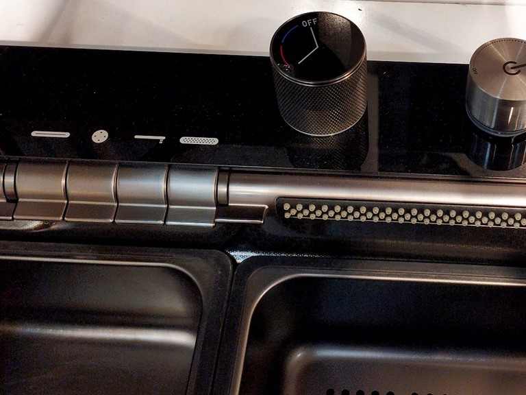 سینک آبشاری مدرن با نمایشگر دما و طراحی حرفهای