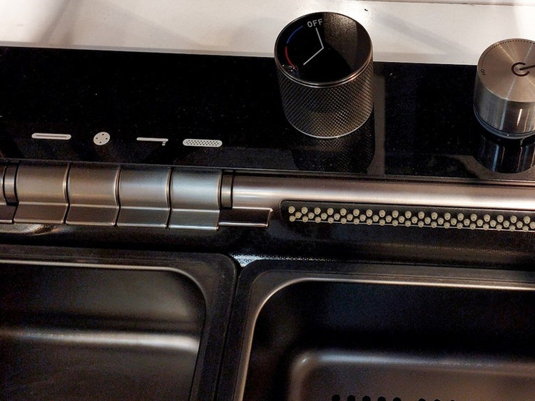 سینک آبشاری مدرن با نمایشگر دما و طراحی حرفهای