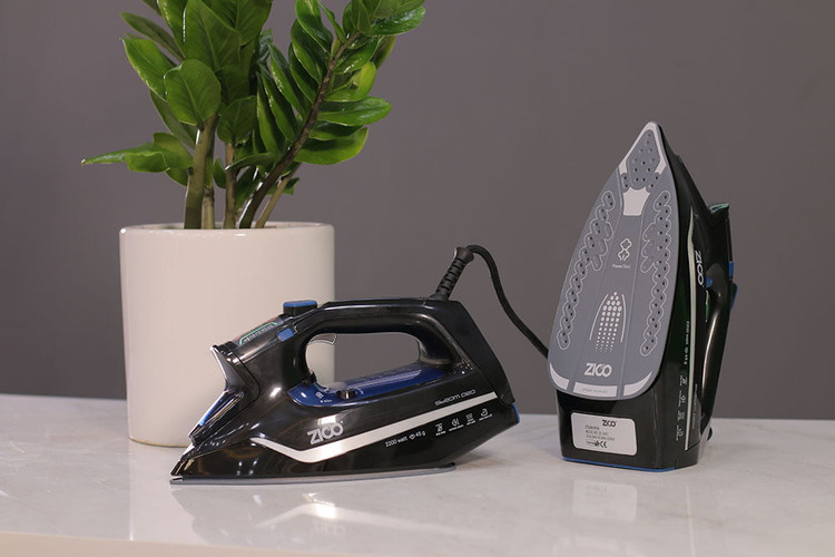 اتو زیکو 2023 در اتاق لباس فروشگاه لوکس