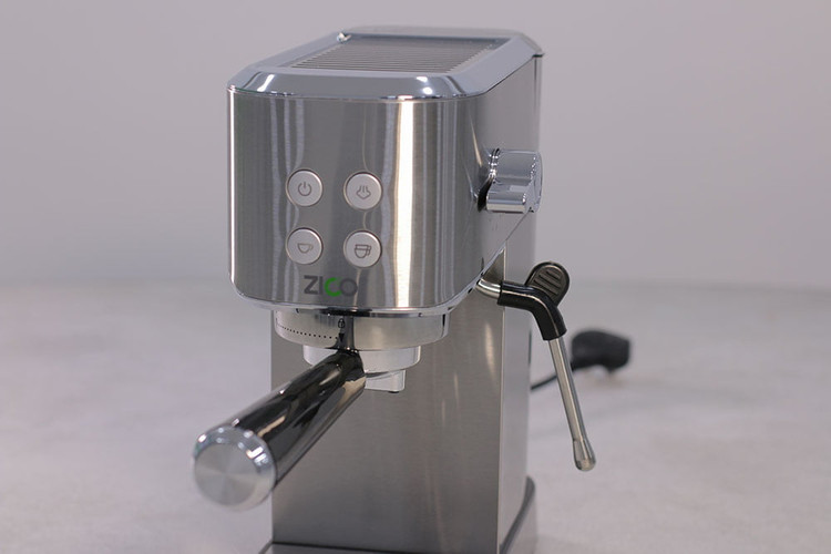 دستگاه قهوه ساز 5 کاره ZICO در حال تهیه همزمان دو شات اسپرسو