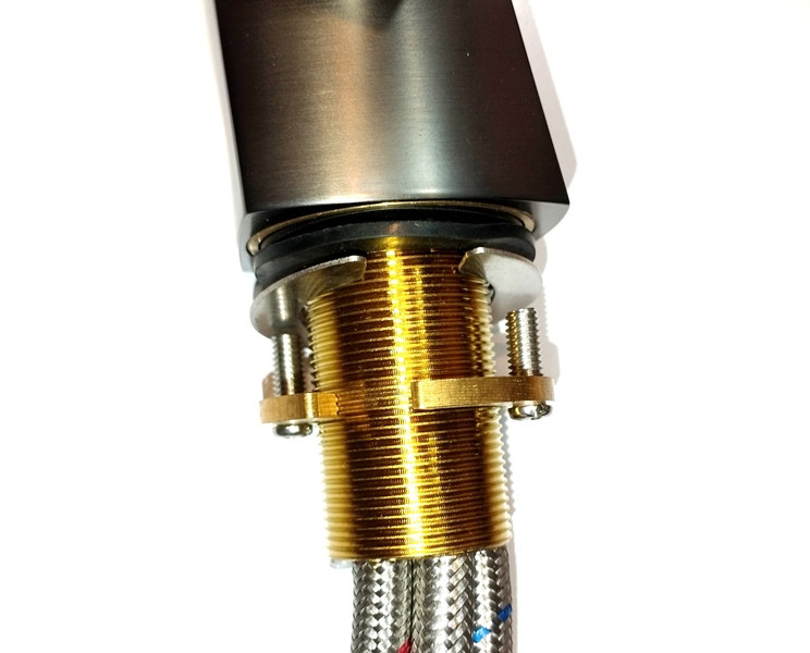 شیر روشویی Hyshin مدل 2603 در محیط سرویس بهداشتی