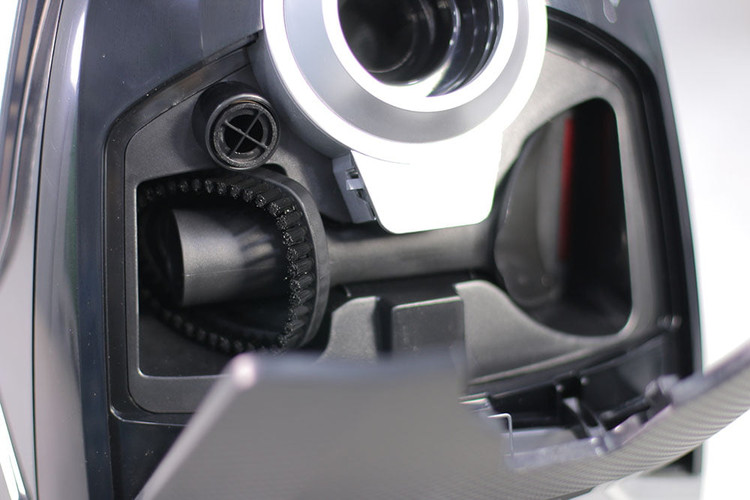 نمای نزدیک از فیلتر پیشرفته HEPA جاروبرقی زیکو