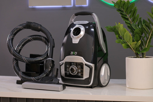 جارو برقی زیکو ZC-1025 در حال کار با قدرت مکش 2400 وات