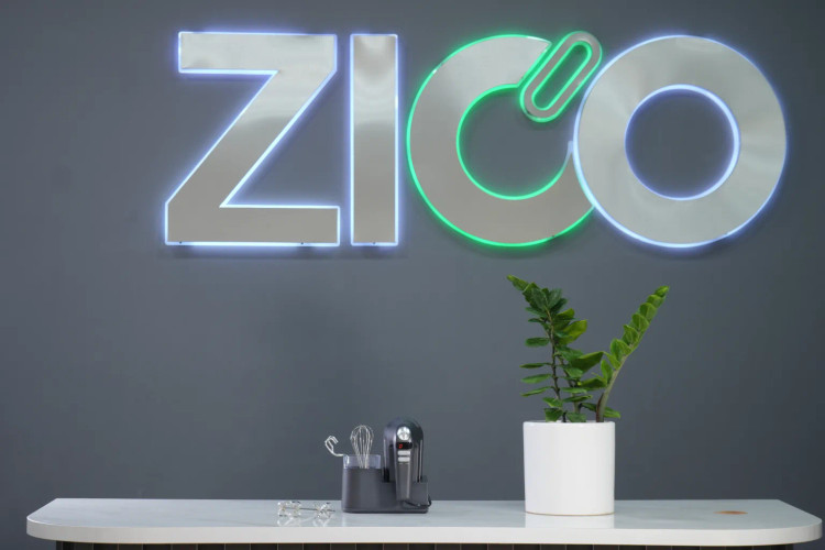 همزن تک ZICO ZC-8801 سفید در حال کار